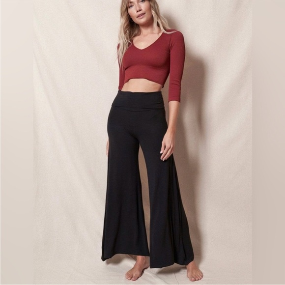SIVANA Bamboo Flare Pants in Black - Picture 4 of 9